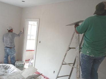 Finish coat plaster is molding plaster and lime