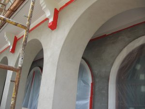 Arches do
a lot for a stucco house