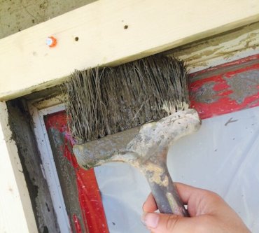 Edge cracking is prevented