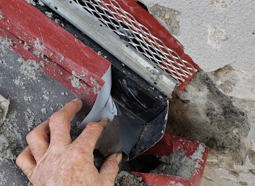 Guide strip removed.