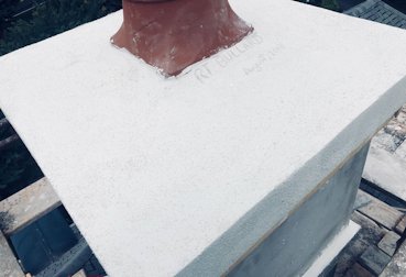 The crown is done using white portland cement and white sand.