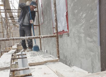 Scaffold is swept clean before applying the finish coat