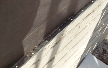 Weep grounds are used at the bottom to let the water out of the wall.