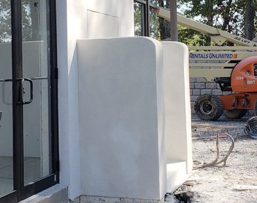 Outdoor shower with a deco look