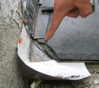 Kick out flashing on chimney