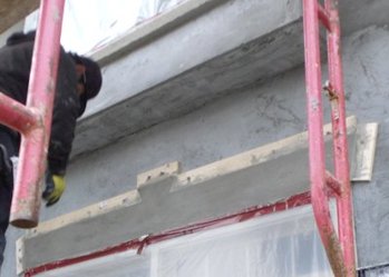 Lintels and keystones are formed
              and filled with a layer of lath and mortar.