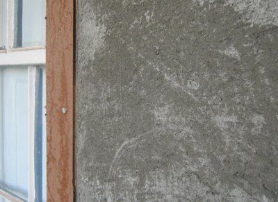 The masonite
              strips are nailed over the 2x4's
