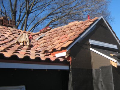 The roof is put on before the stucco