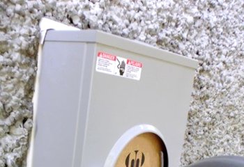 We capped the spacer and
the electrical box with metal flashing