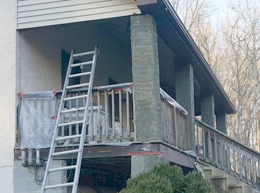 Stucco columns in Linden, Virginia