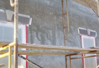 jack arches over the
              windows are formed and filled