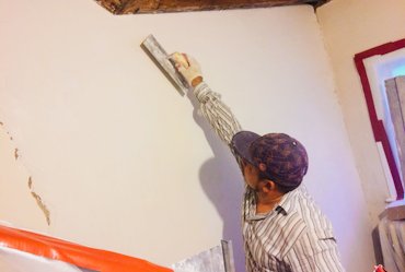 Metal lath and molding plaster and lime allow for same day completion.