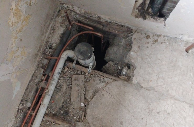 Floor was concrete between the joists with a mud base.