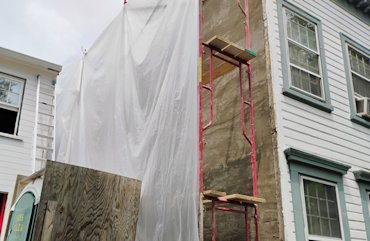 Plastic curtain prevents mortar from splattering