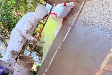 >Ghosts are used to throw on the pebble dash.