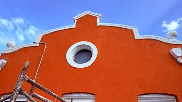 details were finished with white portland cement and white sand.