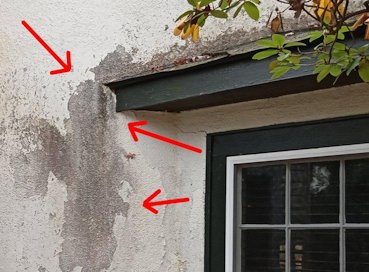 Lack of a kick out flashing diverts water into the wall