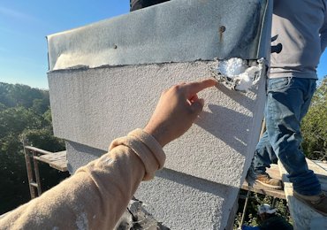 The metal cap was angled into the EIFS
causing deterioration.