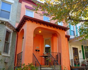 Colorful stucco in Washington, DC