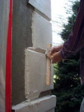 V-grooves between the quoins