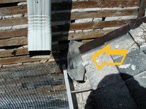 Kick-out flashing