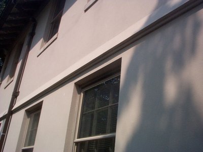 The stucco on this circa
1929 house is portland cement stucco