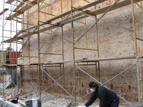 old stucco townhouse in Washington, DC