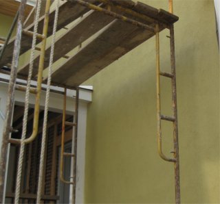 Bright greenish-gold stucco is a custom color from EXPO stucco in San Diego
