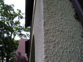 dash on stucco finish