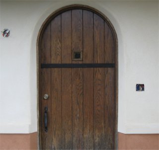 Stucco arch